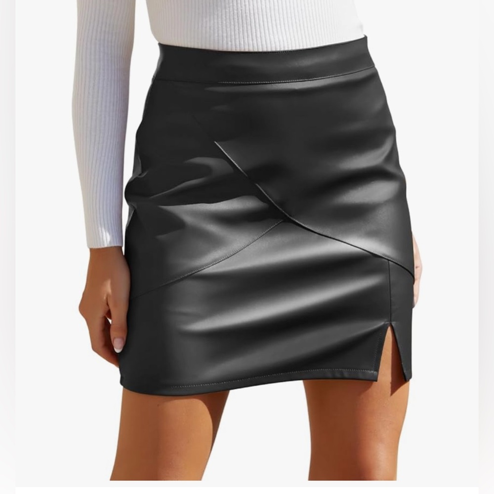 We1fit Elegant Black Mini Skirt